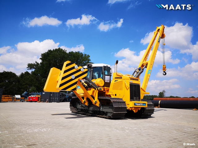 Liebherr pipelayer from MAATS positioned outdoors with lifting boom extended.