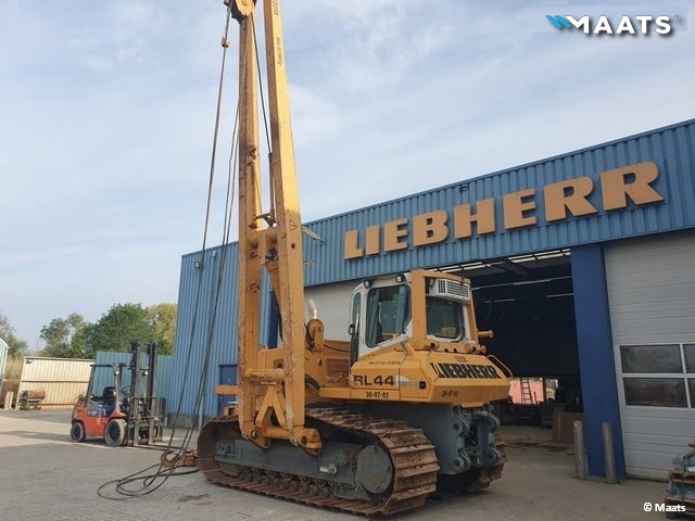 Liebherr RL44 pipelayer in front of MAATS Liebherr workshop facility.