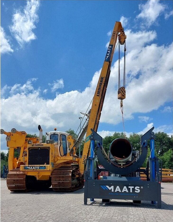 Internal bending machine with Pipe layer next to it